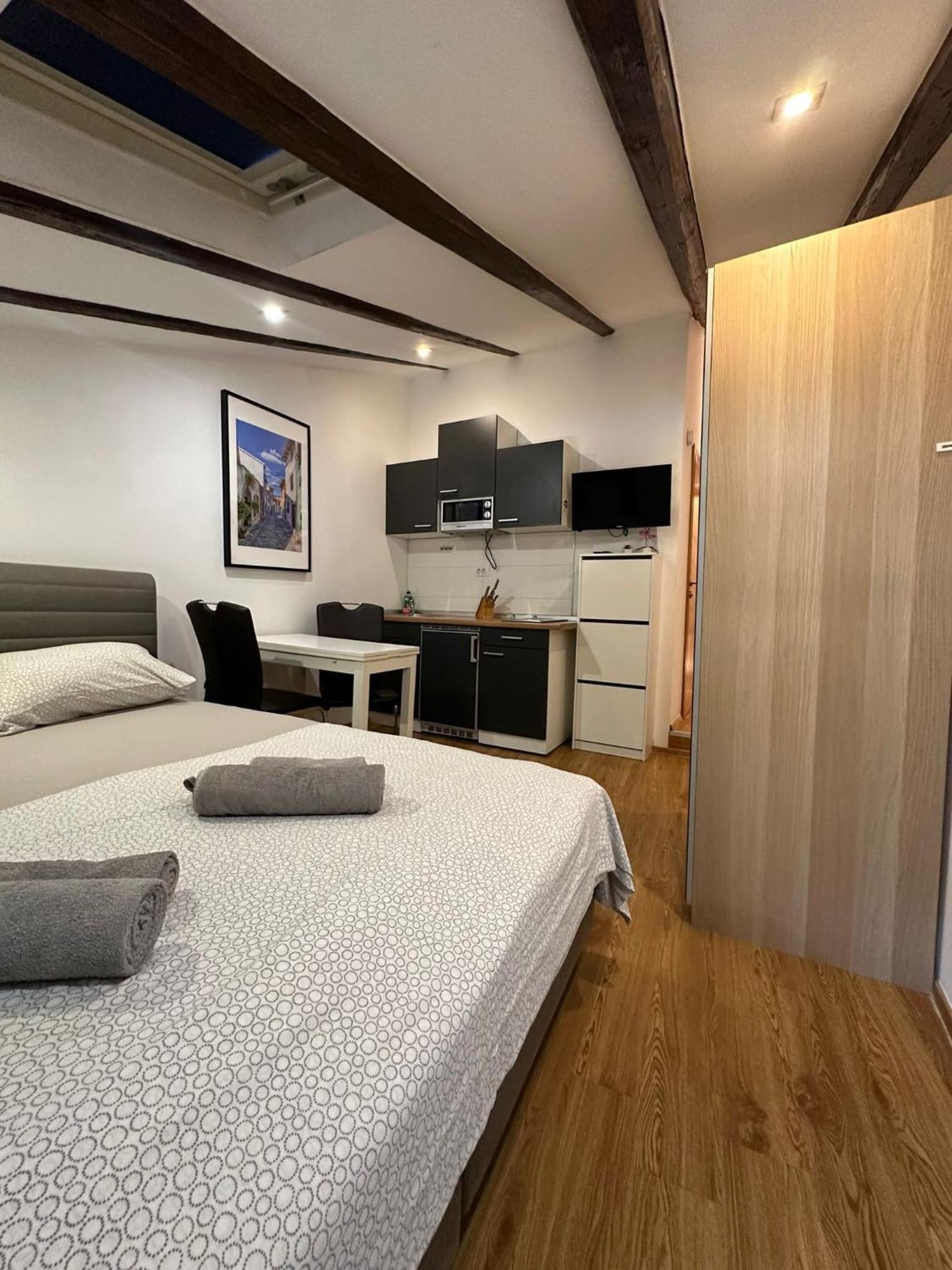 Apartment In The Heart Of Pula Exteriör bild