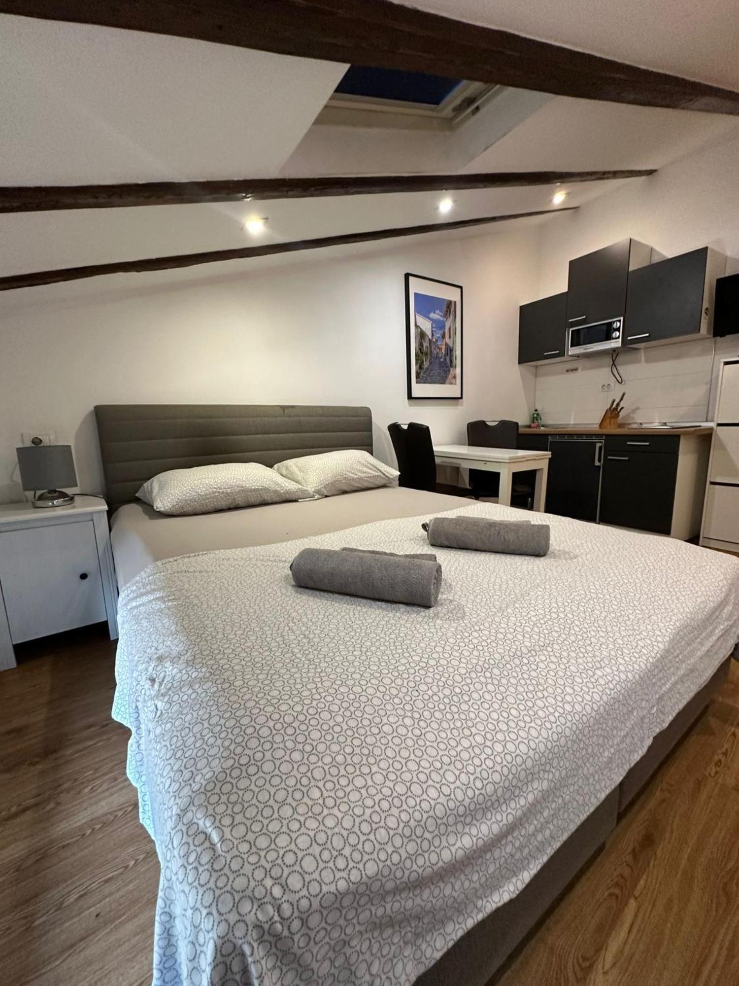 Apartment In The Heart Of Pula Exteriör bild