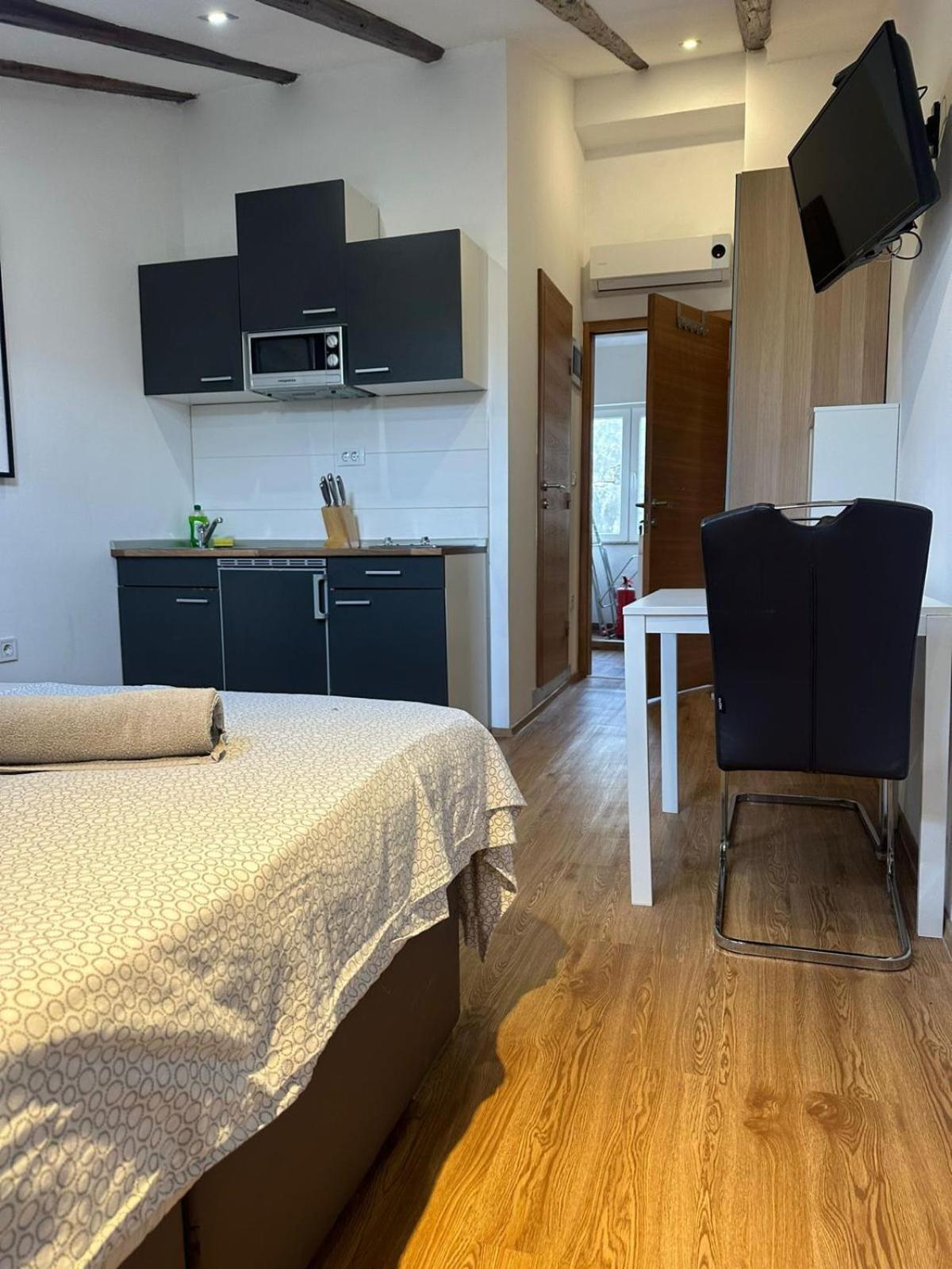 Apartment In The Heart Of Pula Exteriör bild