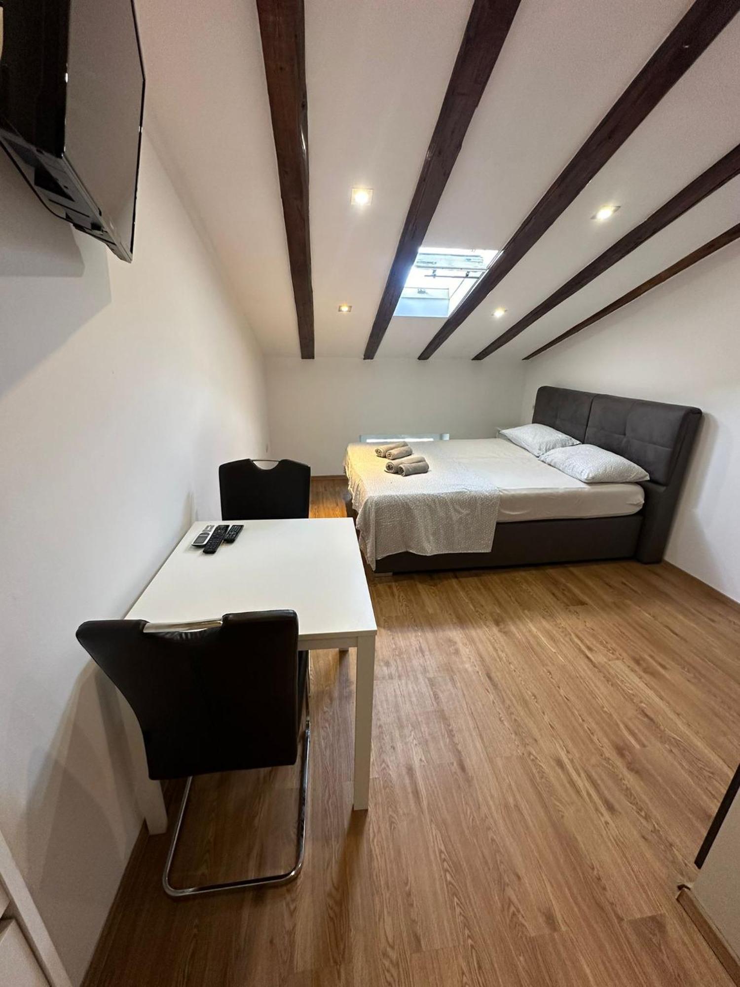 Apartment In The Heart Of Pula Exteriör bild