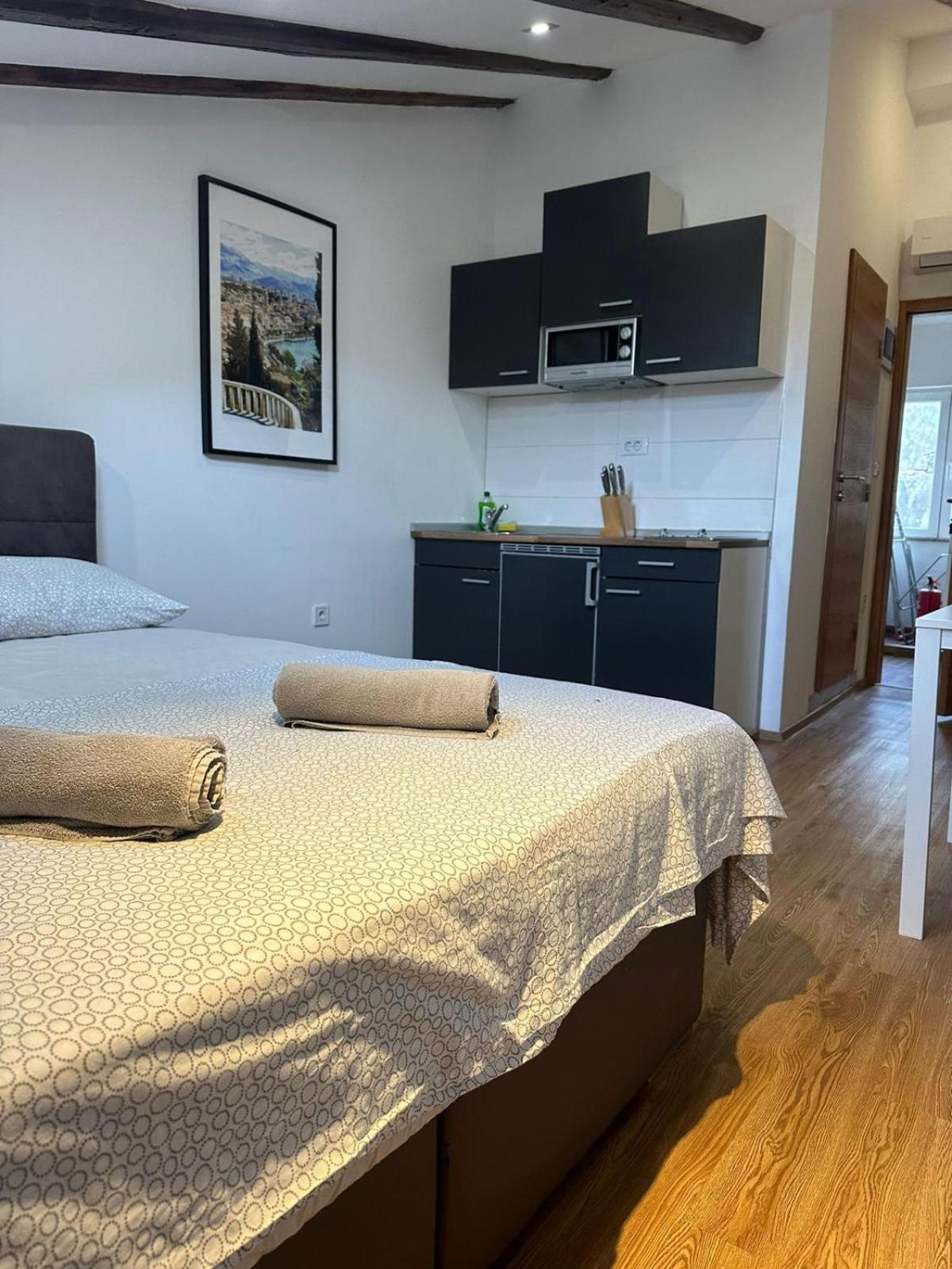 Apartment In The Heart Of Pula Exteriör bild