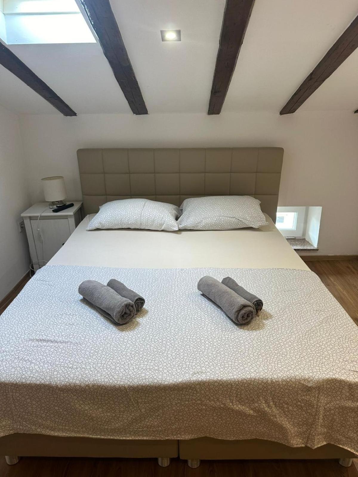 Apartment In The Heart Of Pula Exteriör bild